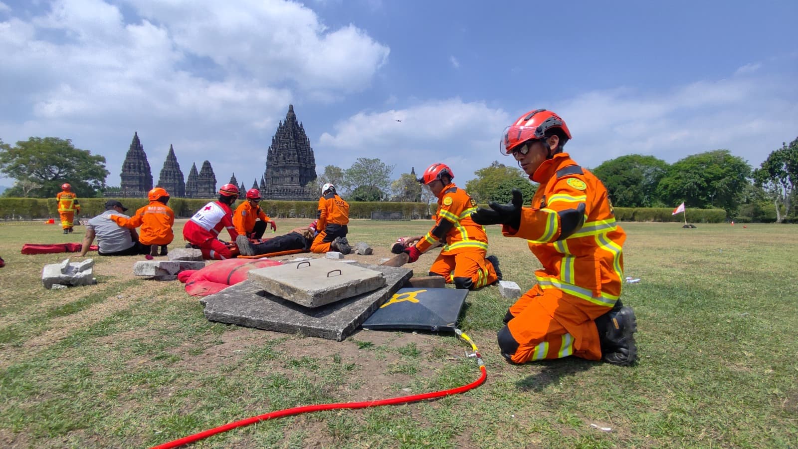 Basarnas Gelar Simulasi Gempa di Candi Prambanan