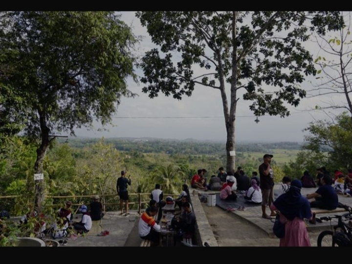 Angkringan Puncak Bibis, Tempat Sarapan Hits di Bantul dengan View Keren