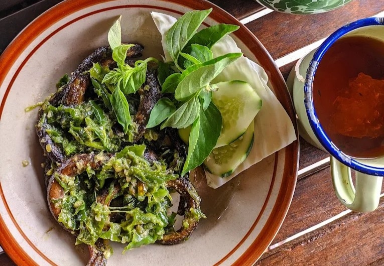 Pecinta Mangut Wajib Mampir Gubuk Makan Iwak Kalen Godean