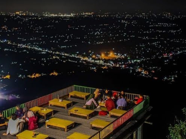 Menikmati Senja Romantis di Bukit Bintang Jogja, Spot Wajib Buat Healing