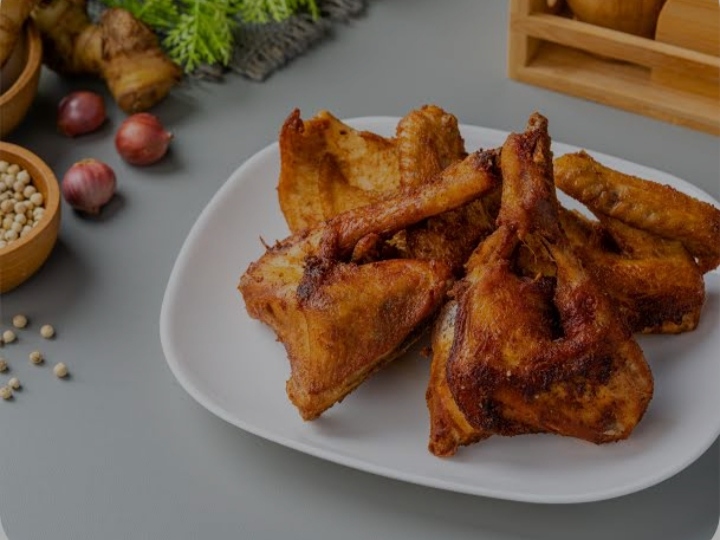 Ayam Goreng Mbah Tumbu: Legendarisnya Rasa Otentik dari Dapur Pedesaan Gunungkidul