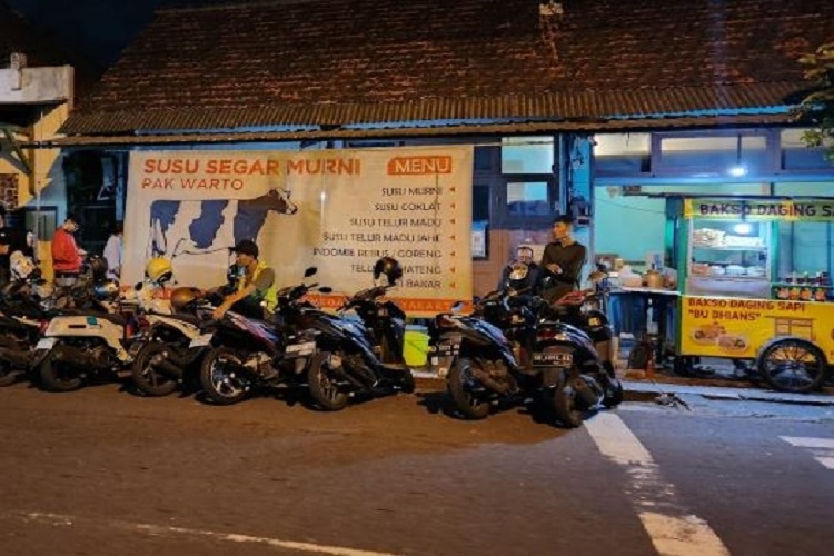Susu Segar Murni Pak Warto, Kuliner Legend Seharga Rp8.000 di Titik 0 KM Yogyakarta