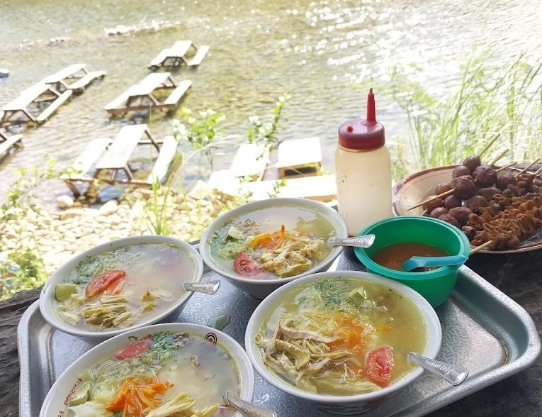 Soto Keceh Imogiri, Sensasi Sarapan Soto Sambil Mainan Air Sungai