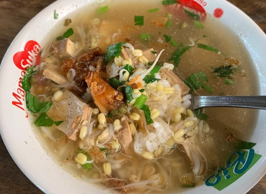 Menikmati Kuliner Legendaris Soto Tahu Kemasan Mbah Wongso yang Legendaris