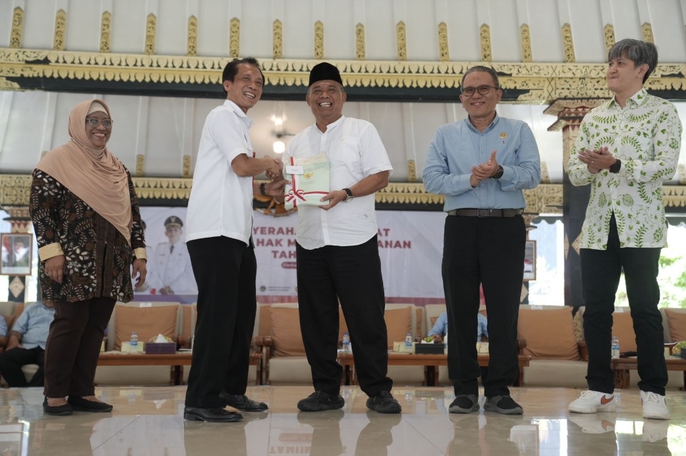 BPN Serahkan 171 Sertifikat Tanah Hak Milik Kasultanan Kepada Pemkab Sleman