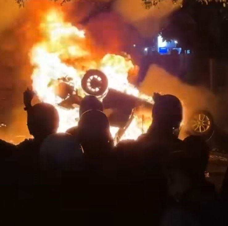 Demo di Polda DIY Ricuh, Massa Bakar Mobil dan Gedung SPKT