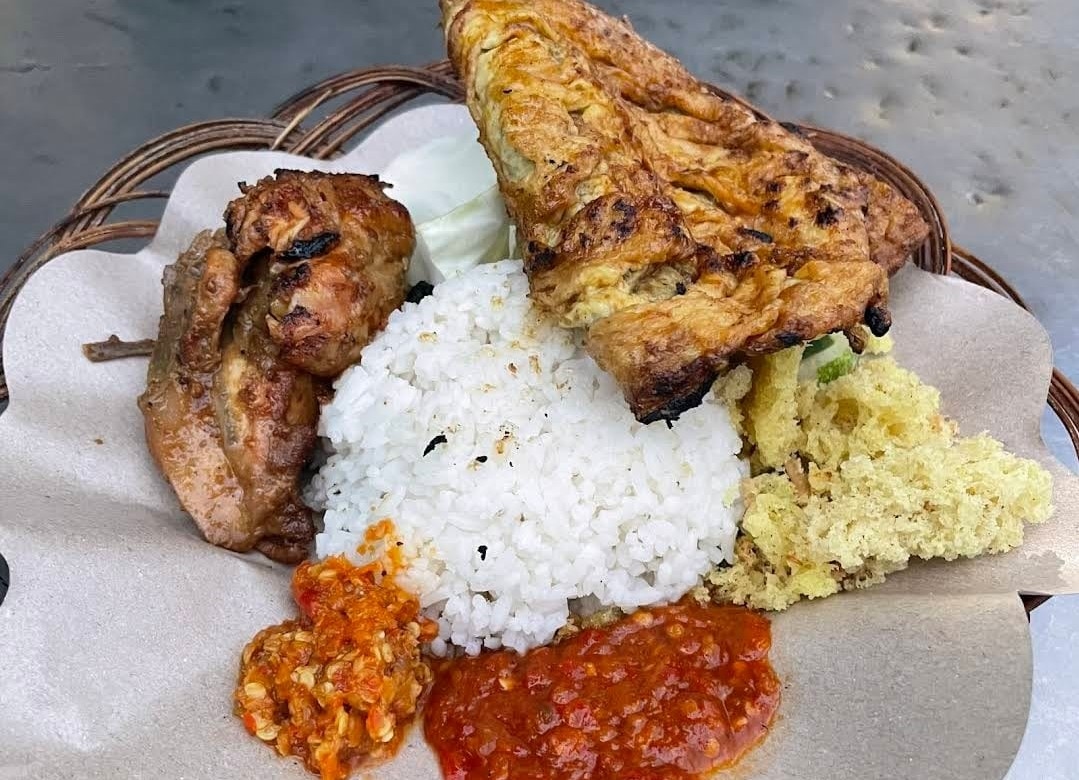 Kulineran Malam di Kotabaru, Ada Warung Ayam Bakar Pak Yanto yang Wajib Dikunjungi