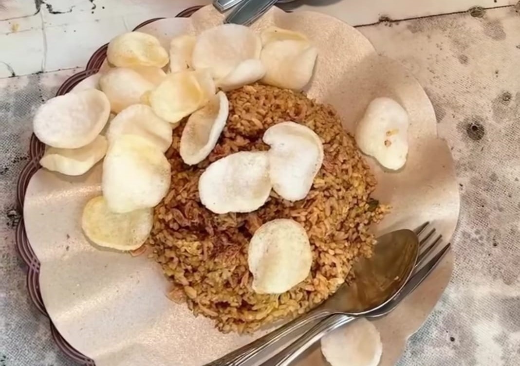 Warung Sederhana Bu Cempluk, Satu Porsi Nasi Goreng Hanya Lima Ribuan