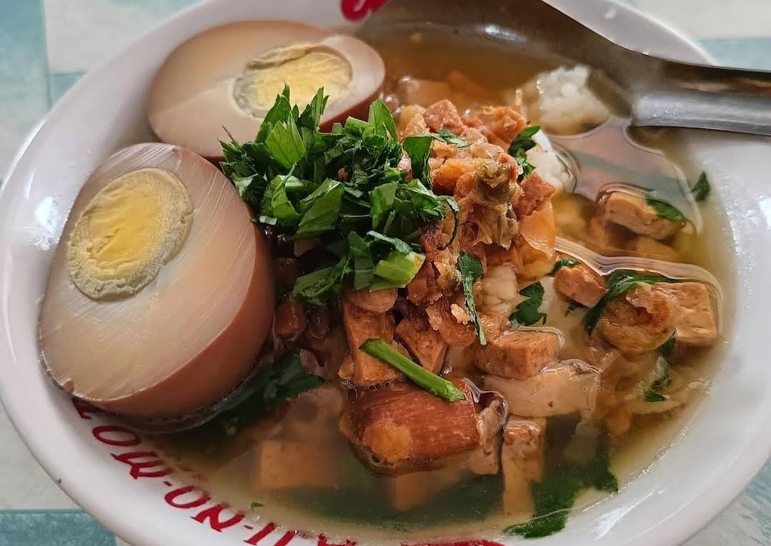Bakmoy Mamie, Kuliner dengan Cita Rasa Gurih Kaldu Ayam yang Menggoda