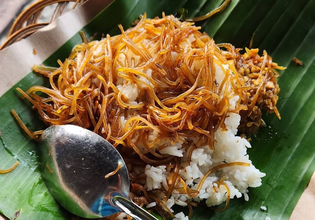 Nasi Soun Sambel Joos Bu Roso, Buka hanya 2 Jam, Jika Telat tidak Kebagian