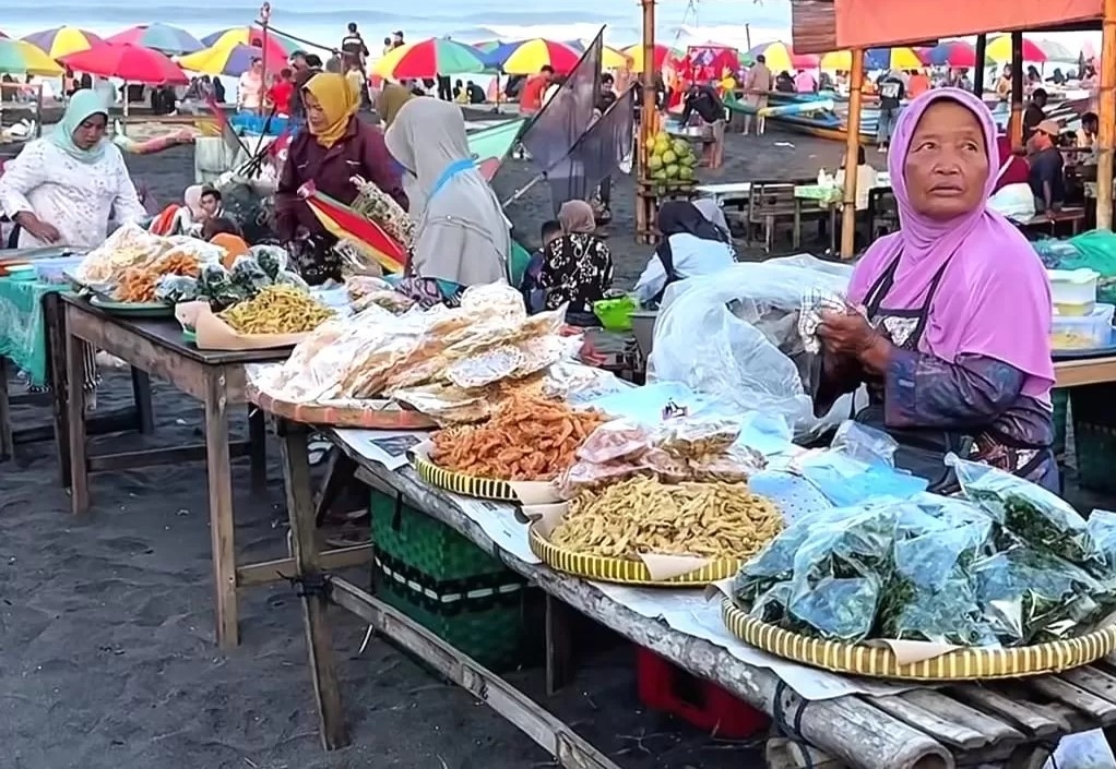 Berburu Jajanan dan Kuliner Pagi Hari di Pesisir Pantai Depok, Ada Jenang, Nasi Sayur, Lotis dan Lainnya