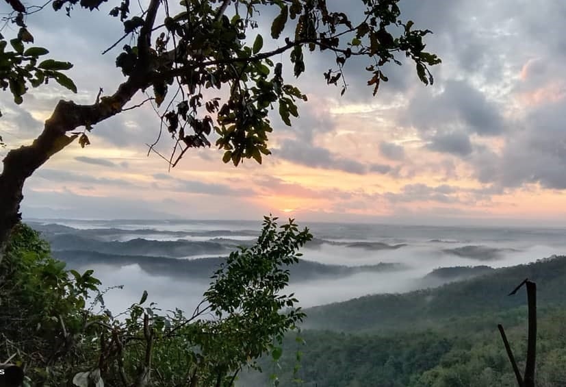 Berburu Sunset dan Milky Way di Stone Park Gunungkidul