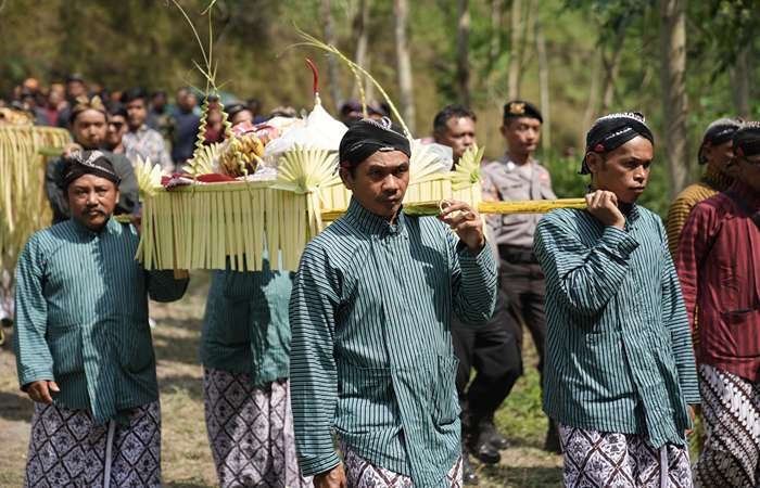 Warga Kepuharjo Cangkringan Sleman Gelar Upacara Adat Becekan Kali