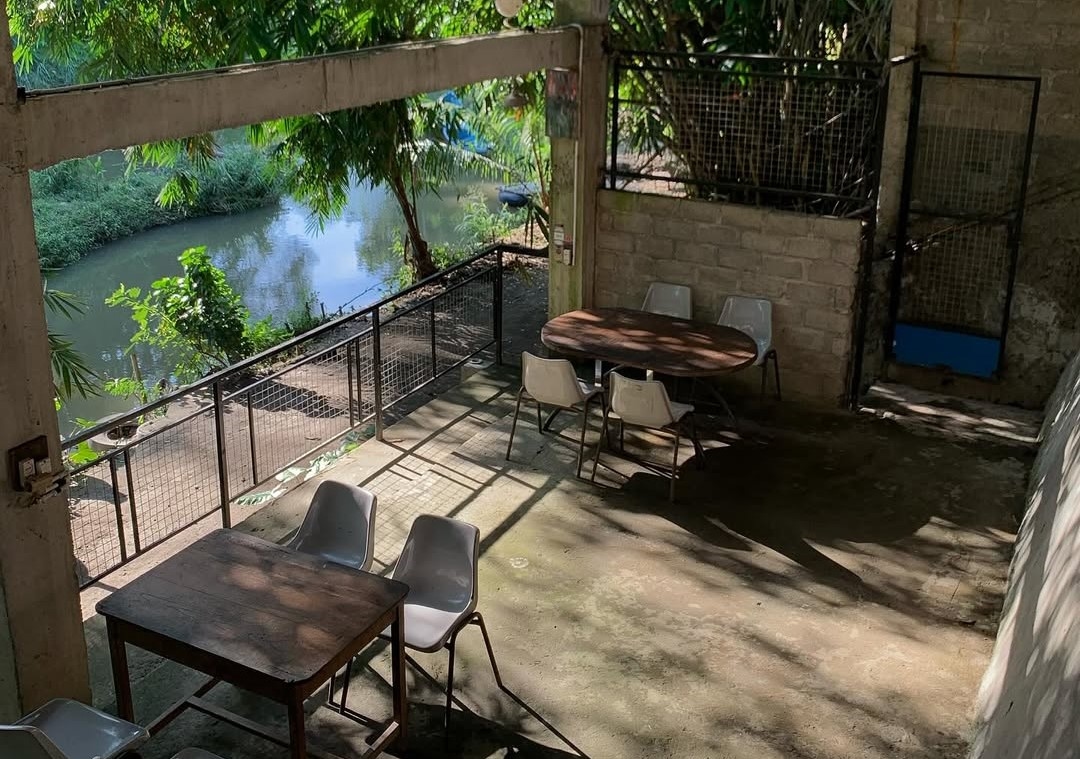 Kaimana Coffee, Spot Ngopi yang Syahdu di Pinggir Sungai