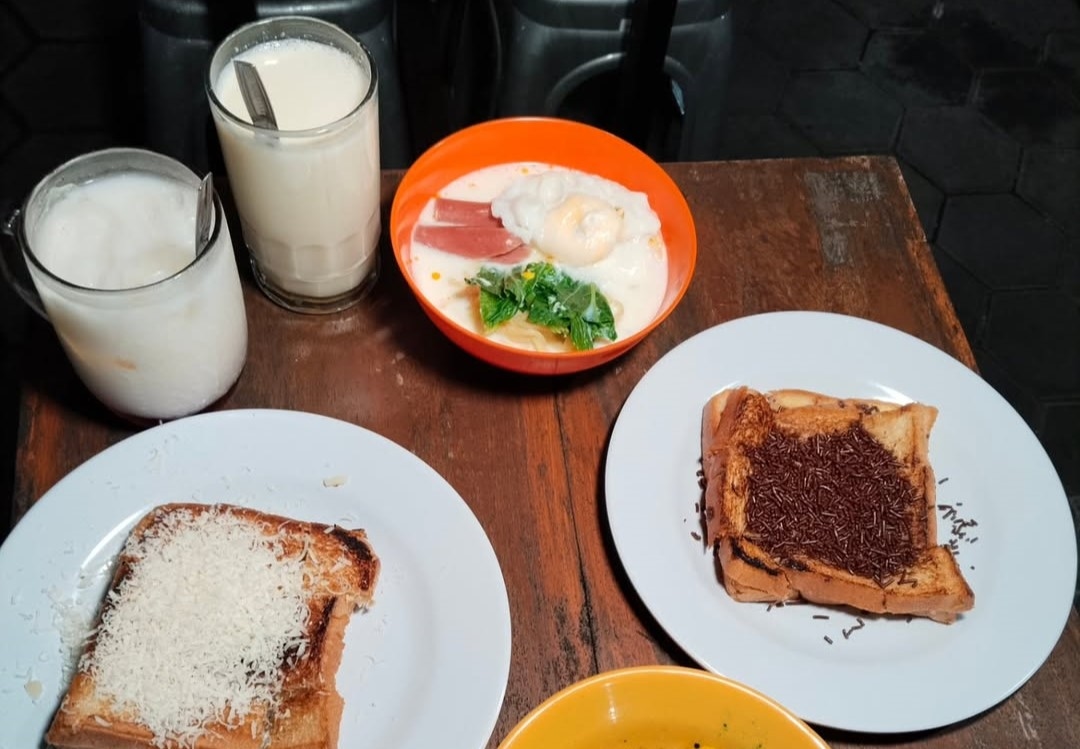 Kedai Mimik Susu, Spot Menikmati Segarnya Susu dengan View Kereta Api
