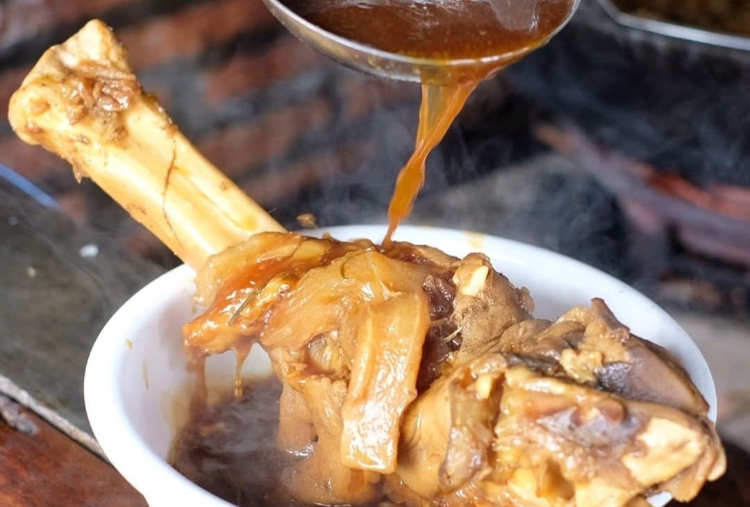Soto Brakot Mas Aan, Sensasi Menikmati Soto dengan Cara di Brakot