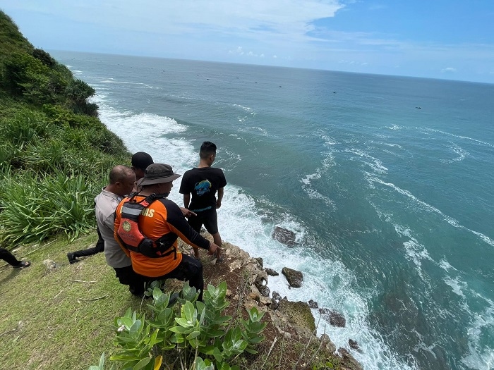 Mancing Gurita, Perahu Nelayan Terhantam Ombak di Pantai Gesing Gunungkidul, 1 ABK Hilang