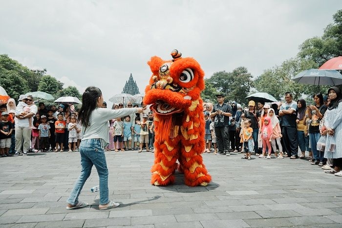Jadi Bagian Akulturasi Budaya, Ada Barongsai di Candi Prambanan dan Borobudur Loh!