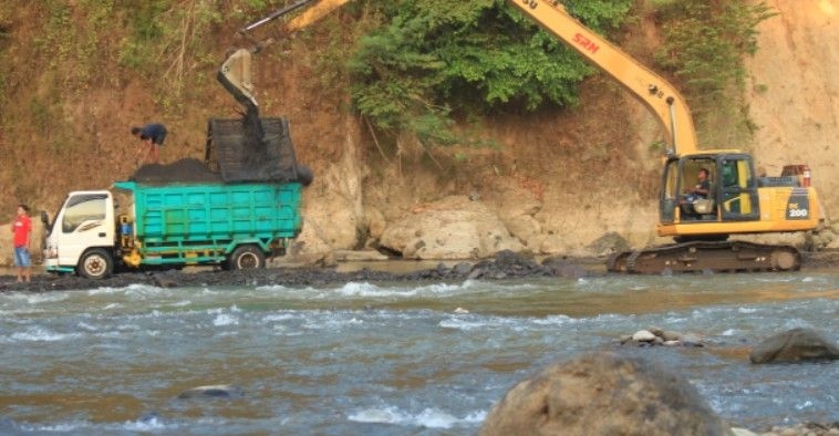 Penambang Pasir Kulon Progo Tunggu Aturan Penggunaan Alat Berat