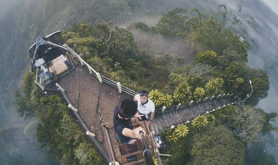 Pesona Puncak Suroloyo, Indahnya Empat Gunung, Bentang Alam Menoreh, hingga Candi Borobudur dari Atas Bukit
